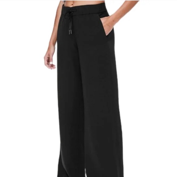 Lululemon On The Fly Flared Trouser - Picture 3 of 6